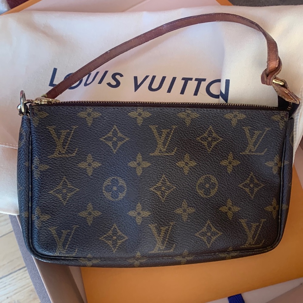 Authentic Louis Vuitton 💖Host Pick💖